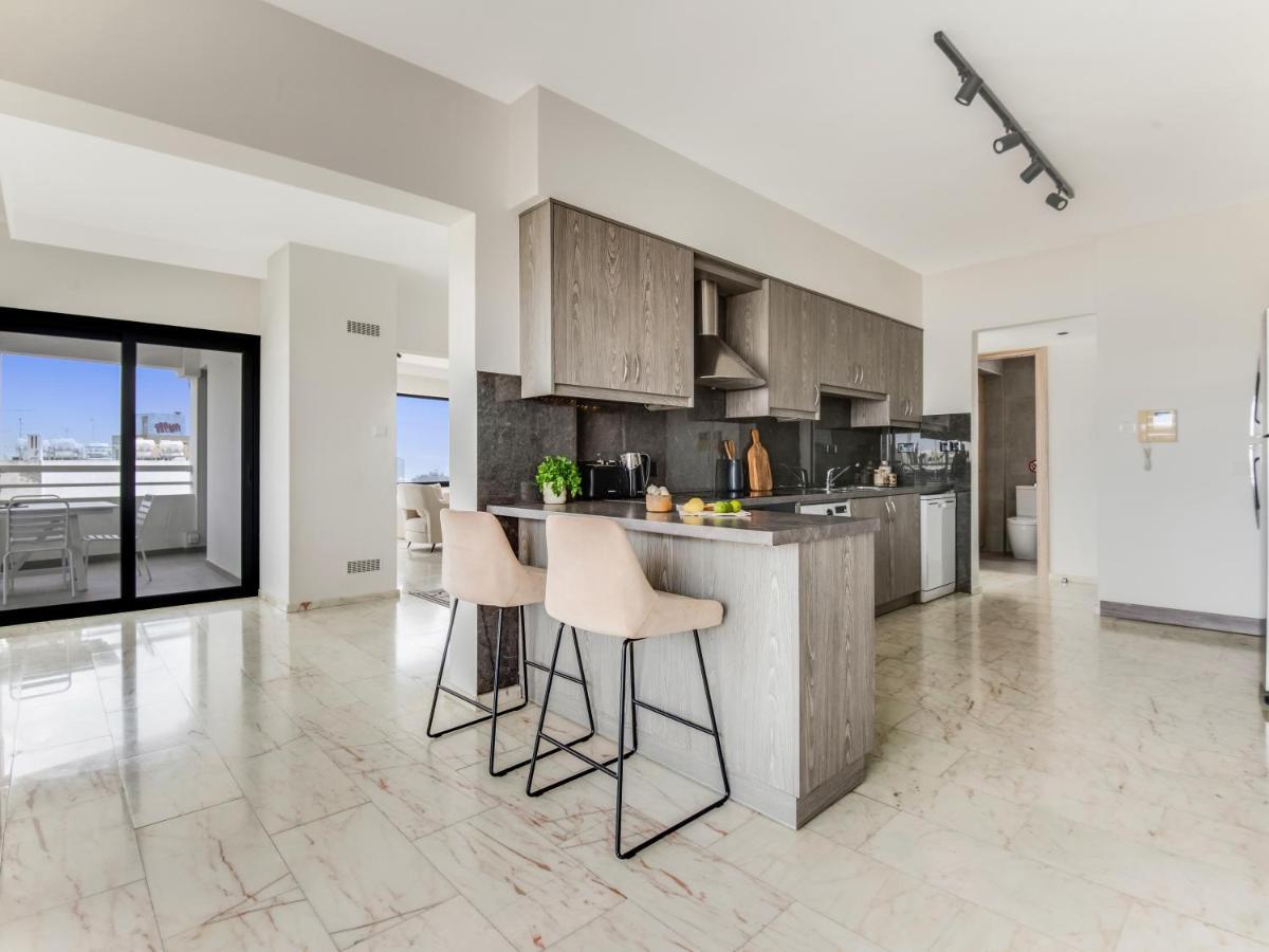 Sanders Coral Court Penthouse - Cute 3-Bedroom Apartment With Balcony リマソール エクステリア 写真